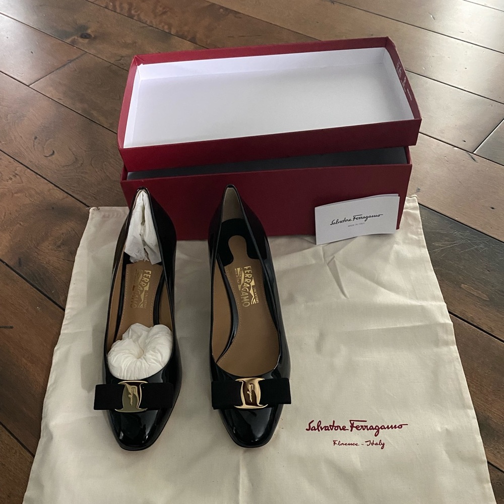Women’s Salvatore Ferragamo pumps size 7.